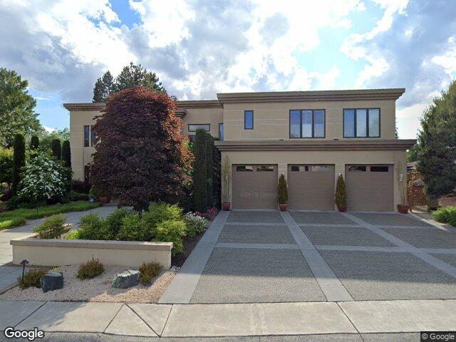 2 Crescent Key SE, Bellevue, WA 98006
