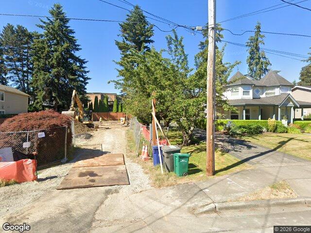 641 18th Ave W, Kirkland, WA 98033