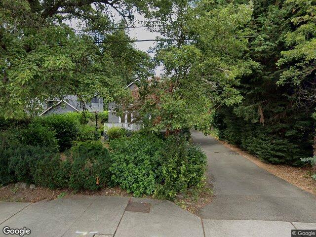 7626 NE 8th St, Medina, WA 98039