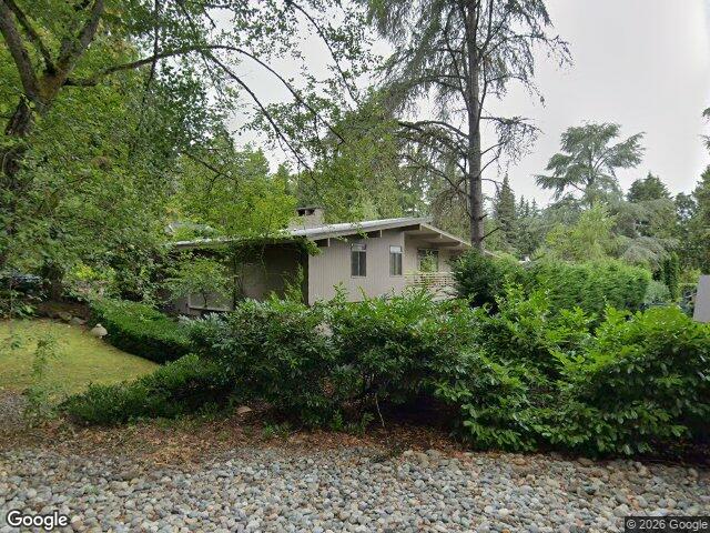 7640 NE 32nd St, Medina, WA 98039
