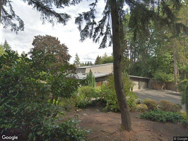 7816 NE 32nd St, Medina, WA 98039