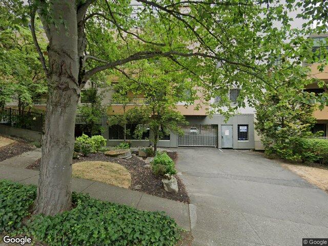7600 SE 29th St #311, Mercer Island, WA 98040