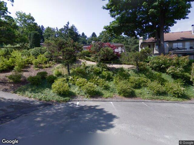 8340 Avalon Dr, Mercer Island, WA 98040