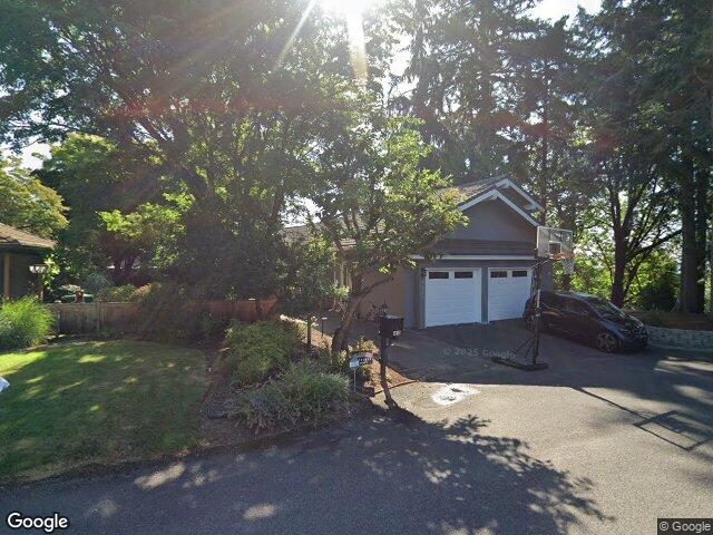 9221 SE 46th St, Mercer Island, WA 98040