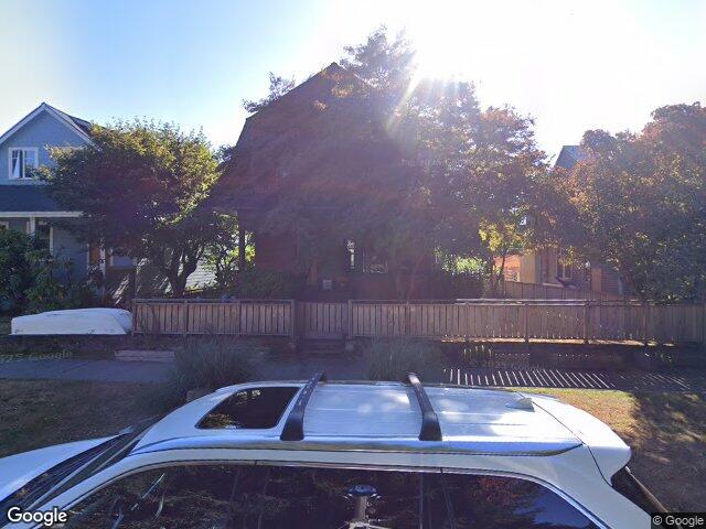 610 16th Ave E, Seattle, WA 98112