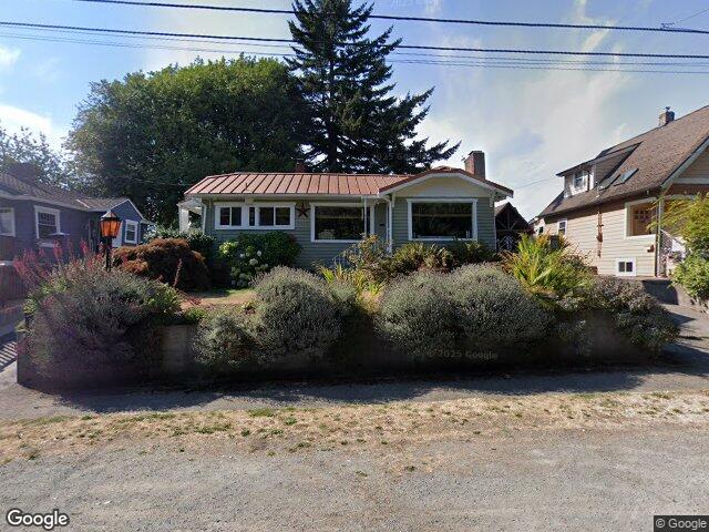 5017 SW Grayson St, Seattle, WA 98116